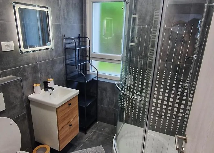 Simona's Place-free Private Parking